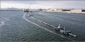  ?? CONTRIBUTE­D BY THE OCEAN CLEANUP ?? A long, floating boom that will be used to corral plastic litter in the Pacific Ocean is assembled in Alameda, Calif. Engineers will deploy the device to collect plastic and other trash drifting between California and Hawaii.