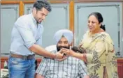  ??  ?? Sukhbinder Singh Sarkaria with his family in his office after taking charge as a minister at the Punjab secretaria­t in Chandigarh.