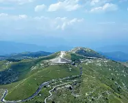  ?? ?? La montagna La cima del Grappa e il sacrario militare