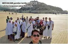  ??  ?? MERAKAM gambar ketika melawat sekitar kawasan Jabal Rahmah.