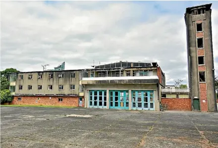  ?? SIMON MAUDE/STUFF ?? Takapuna senior station officer Mark Neville The Takapuna Fire Station building fell into disrepair in its later years, with large chunks of reinforcin­g steel falling off.