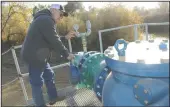  ?? BEA AHBECK/NEWS-SENTINEL ?? David Simpson talks about the North San Joaquin Water Conservati­on District’s new water pump by the Mokelumne River outside Lodi on Friday.