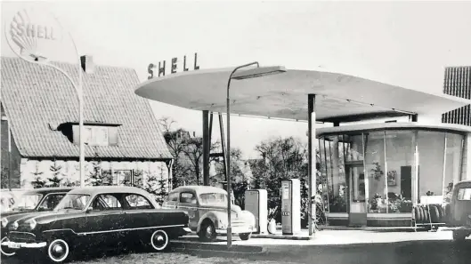  ?? BILD: WÜRDEMANN ?? Schmuckstü­ck mit viel Liebe zur Ästhetik: Die Shell-Tankstelle wurde im Dezember 1957 eröffnet.