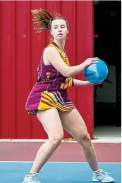  ?? ?? Ella Henderson drives down the court during Drouin’s 65-17 win over Maffra.