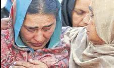  ?? SANJEEV KUMAR/HT ?? Hardeep Kaur, mother of Japsimran Singh, 14, who was killed in the bomb blasts in Maur on Wednesday.