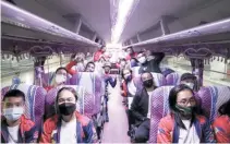  ?? VNA PHOTO/TUAN ĐUC ?? PHILIPPINE kickboxing team on the way to Bac Ninh Gymnasium in Hanoi.