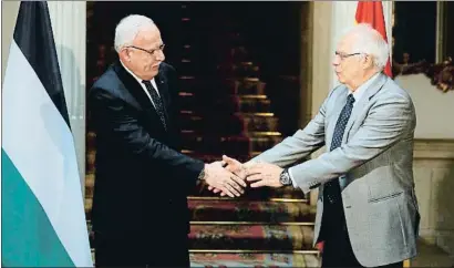  ?? EMILIO NARANJO / EFE / ARCHIVO ?? El ministro de Exteriores palestino, Riad Malki, se reunió con Josep Borrell en Madrid el pasado día 4