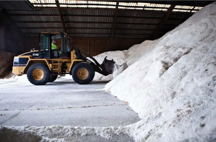  ?? ?? Aarhus Kommunes saltlager i Brabrand. Herfra hentes salt, når der skal daemmes op for det glatte føre. Arkivfoto: Gorm Olesen