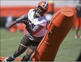  ?? DAVID DERMER — THE ASSOCIATED PRESS ?? Defensive linemen Malik McDowell runs a drill during a June 17 practice in Berea