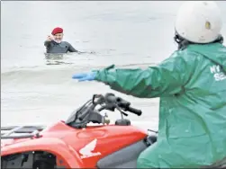  ??  ?? OLD MAN & THE SEA: Curtis Sliwa goes for a swim off Coney Island Sunday despite a city ban, and despite the presence of Parks officers.