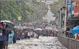  ?? HEMANSHI KAMANI/ HT ?? People walk through a waterlogge­d street near Parel bridge in ■
Mumbai on Tuesday.