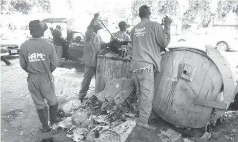  ?? Photo: Seun Adeuyi ?? Abuja Environmen­tal Protection Board (AEPB) men evacuate refuse in Utako recently.