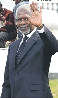  ?? — AFP photo ?? Two men read a local newspaper with the cover dedicated to Koffi Annan’s legacy on the suburb of Huruma, in Nairobi. Kofi Annan (1938-2018)