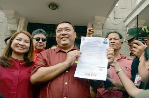  ?? (Al Padilla/SunStar Philippine­s) ?? Former Kabayan Party-list representa­tive Harry Roque files his certificat­e of candidacy for senator.