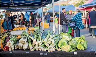  ??  ?? Farmers’ market offer the freshest produce, ready-to-eat foods and homemade goods.