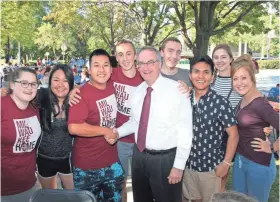  ?? MSOE ?? John Walz, new president of Milwaukee School of Engineerin­g, poses with students on campus during welcome week.