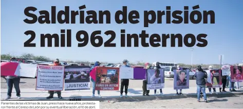  ?? ?? Parientes de las víctimas de Juan, preso hace nueve años, protestaro­n frente al Cereso de León por su eventual liberación, el 10 de abril.
