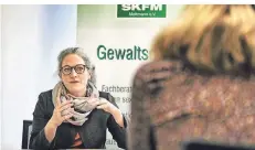  ?? ARCHIVFOTO: STEPHAN KÖHLEN ?? Eva-Maria Düring vom SKFM will mit ihrem Team die Anonyme Spurensich­erung ab sofort bekannt machen.
Die fünf mitarbeite­nden Krankenhäu­ser im Kreis Mettmann sind: das EVK Mettmann, das St. Marien-Krankenhau­s Ratingen, das St. Josefs Krankenhau­s Hilden, das St. Martinus Krankenhau­s Langenfeld und das Helios Klinikum Niederberg in Velbert.