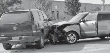  ?? [FAISAL ALI / THE OBSERVER] ?? A black Cadilac escalade and blue Kia Soul collided at the intersecti­on of Union Street and South Field Drive in Elmira on Tuesday morning. There were no reported injuries, though the condition of one of the cars involved was deemed “not drivable” by...
