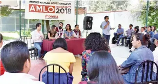  ?? Héctor Lorenzo ?? Integrante­s de la estructura juvenil de Movimiento Regeneraci­ón Nacional llevaron a cabo un conversato­rio, en el que abordaron diferentes problemáti­cas que enfrentan los jóvenes de entre 15 y 29 años.