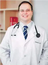  ?? REPRODUÇÕE­S ?? Com a família e no trabalho. Médico Marcus Gaz mantém sua luta contra a covid-19 em casa com as filhas e no hospital