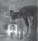  ?? NICK OZA/THE REPUBLIC ?? Candles are placed at the site in Nogales, Sonora, where Jose Antonio Elena Rodriguez was fatally shot.