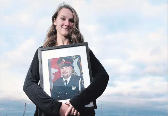  ?? SPECIAL TO THE ST. CATHARINES STANDARD ?? Victoria Archer, 17, holds a photo of her father, Daryl. He died by suicide in 2015. Nov. 17, Grief Network Niagara hosts the annual Children's Grief Awareness Event at Brock University.