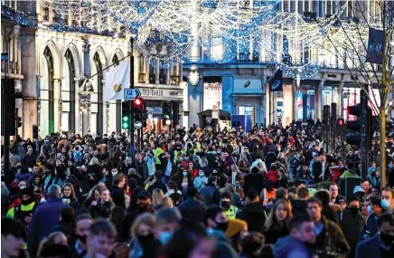  ??  ?? SOCIAL NON-DISTANCING: Crowds of Christmas shoppers in London’s Regent Street on December 12