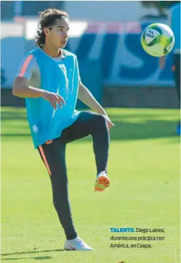  ??  ?? TALENTO. Diego Lainez, durante una práctica con América, en Coapa.