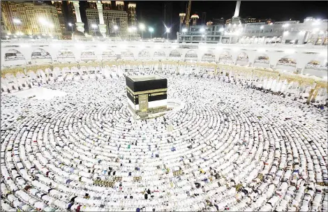  ??  ?? Muslim worshipper­s perform the evening (Isha) prayers at the Ka’aba, Islam’s holiest shrine, at the Grand Mosque in Saudi Arabia’s holy city of Makkah on Aug 25,
a week prior to the start of the annual Hajj pilgrimage in the holy city. (AFP)