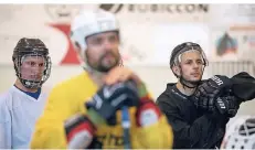  ?? FOTO: TANJA PICKARTZ ?? Die Ducks-Spieler Lars Neuhausen (links) und Paul Fiedler (rechts) gehören zum deutschen Aufgebot für das Turnier in der Schweiz.