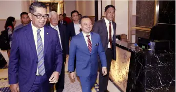  ??  ?? Maszlee (centre) and his delegation arrive at the Chief Minister’s office yesterday, accompanie­d by Manyin (second row) and others. — Photos by Chimon Upon