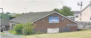  ?? ?? ●●Wardlewort­h (left) and Castlemere Community Centre are facing total budget cuts of more than £59,000