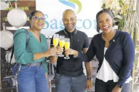  ?? ?? Sagicor Bank clients Rohalia Daley (left) and Andrei Bennett caught up with Mortgage Officer Kerrian Forrester over pineapple mimosas ahead of the workshop.