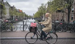  ?? AFP ?? Internatio­nal employees are attracted by Amsterdam’s picturesqu­e canals