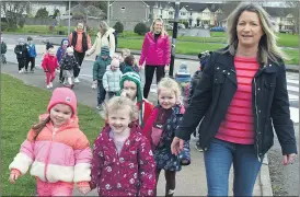  ?? (Photo: Katie Glavin) ?? Teach na Leanaí pupils and staff setting out on their fundraisin­g walk earlier this week.