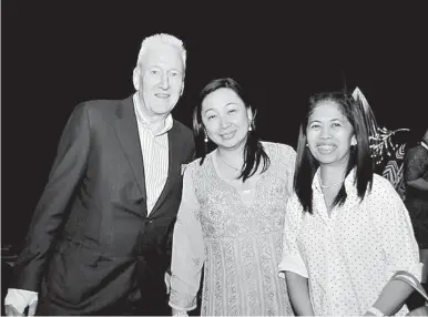  ?? ADDITIONAL PHOTOS FROM NEW WORLD MANILA BAY HOTEL ?? Heywood with Department of Tourism OIC for New Markets Verna Buensuceso (center) and representa­tive Pam Samaniego (rightmost)