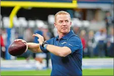  ?? RON JENKINS/AP PHOTO ?? Cowboys head coach Jason Garrett throws a football around before a game against the Redskins on Dec. 15 at Arlington, Texas.