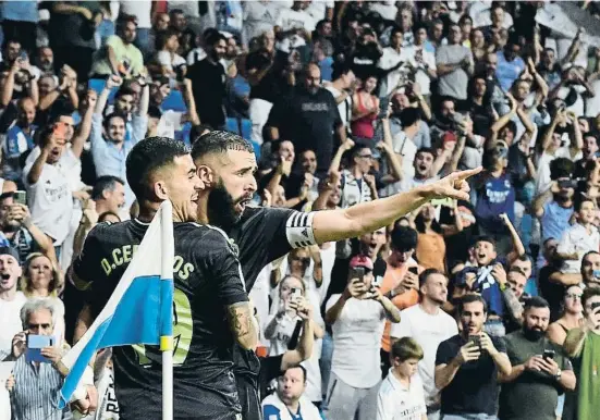  ?? n
 Bn   mn 
 ne ?? Benzema, abraçat per Ceballos, va decidir el partit de Cornellà amb dos gols, i ja en suma tres en el campionat