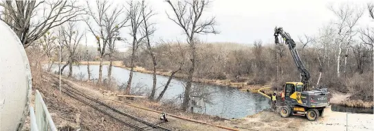  ?? [ A´ kos Burg ] ?? Durch ein 85 Meter langes Rohr soll ab Sommer Wasser von der Neuen Donau in die Panozzalac­ke (im Bild) fließen und die Lobau vor dem Austrockne­n retten.