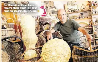  ??  ?? Der Oberwiesen­thaler Korbmacher Mirko Trinks (39) setzt auch auf moderne Materialie­n.