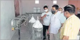  ?? HT PHOTO ?? Bikaner district collector Namit Mehta inspect oxygen cylinders in Bikaner.