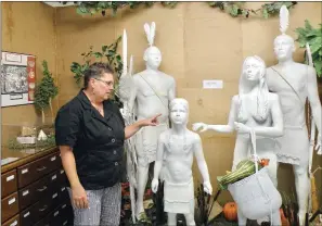  ?? CAROL ROLF/CONTRIBUTI­NG PHOTOGRAPH­ER ?? Lynita Langley-Ware, director of the Faulkner County Museum, discusses this Native American exhibit, which has been moved to a new location in the museum. She said the exhibit does not depict a certain tribe but rather a “general” idea of these early...