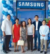  ??  ?? At the recent unveiling of Samsung’s 2012 Smart TV lineup at the newly opened Robinsons Magnolia are Joey Hidalgo, Robina Gokongwei-Pe, Arlene Magtibay, Faith Gokongwei-Lim, Jay Ha, and DJ Kim.