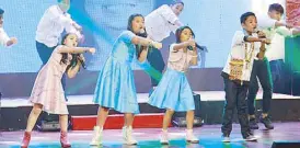  ??  ?? The Voice kids open the Bayaning Pilipino Awards with a bang