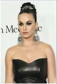  ??  ?? Katy uppges – av förklarlig­a skäl – vara rasande på vad som har hänt. Främst ska hon vara förbannad på Selena. ” Katy vill att hon ska hålla sig borta från Orlando”, säger en källa.