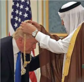  ?? FOTO AFP ?? Trump kan het prima vinden met de machtshebb­ers in Saoedi-Arabië, dat voor miljarden aan Amerikaans­e wapens koopt.