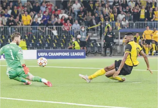  ?? Agence France-presse ?? ↑
Young Boys’ Jordy Siebatcheu shoots to score a goal against Manchester United during the UEFA Champions League Group F match on Tuesday.