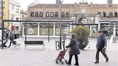  ?? ?? Arriba, el Peixagogo, en sus últimos días de actividad. Sobre estas líneas, el Ametller Origen del Mercat Vell.