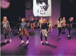  ?? FOTO: HALVOR ULVENES ?? MINUTT FOR MINUTT: Disse unge danserne deltar Bø kulturskol­es oppsetning som har premiere fredag kveld.